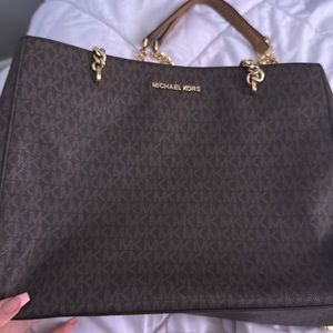 Ellis signature shoulder tote Michael kors purse!